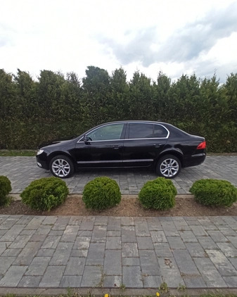 Skoda Superb cena 52000 przebieg: 166623, rok produkcji 2013 z Myszków małe 172